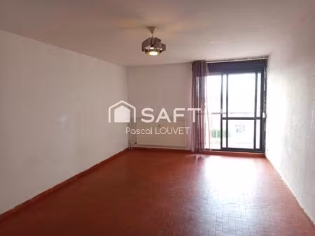 grand studio dans une résidence calme.