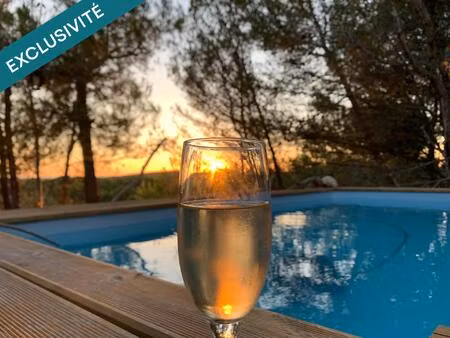 maison situé dans un cadre de reve .