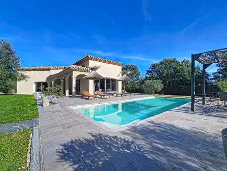 superbe propriété sur les hauteurs aux prestations haut de gamme