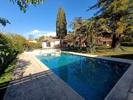 villa 2 habitations-piscine- 2 garages & carports