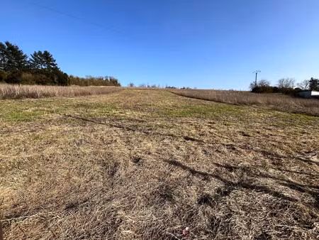 situé dans la charmante commune de sergines (89140)