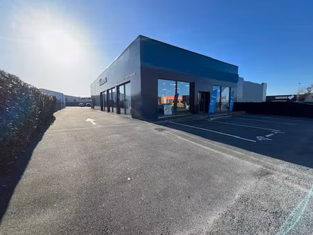local commercial 474 m² - zac angoulins