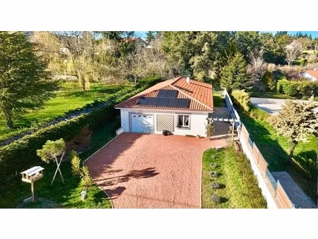 proche lentigny - maison de plain-pied de 126 m2 habitable sur 882 m2 de terrain clos et a