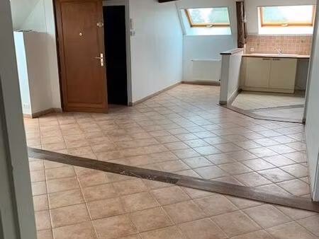 loft - appartement type f3 au 2ème étage + parking : cour commune