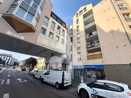 location cabinet paramédicaux