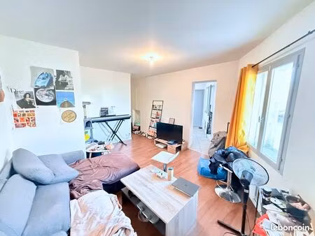 appartement t2 – centre historique de montpellier – dernier étage – ancien hôtel particuli