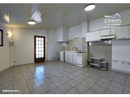 studio 1 pièce 27 m²