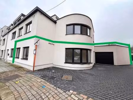 prachtig nieuw gelijkvloers appartement met tuin en garage