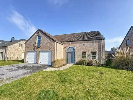 spacieuse villa 4 chambres dans un clos