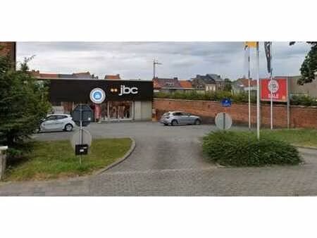 local commercial 1080 m² avec parking – tienen