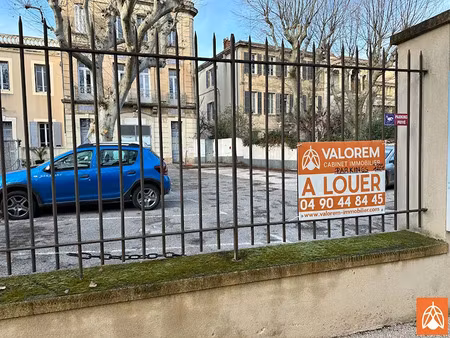 location parking à salon-de-provence (13300)  120 €