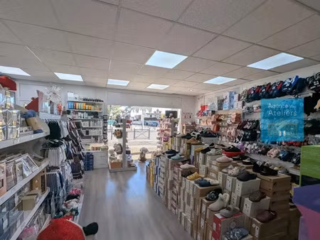 location locaux professionnels 4 pièces 132 m² à saint-martin-de-crau (13310)  2 460 €