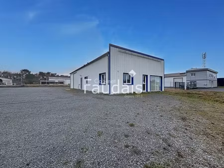 location locaux professionnels 200 m² à lessay (50430)  1 500 €