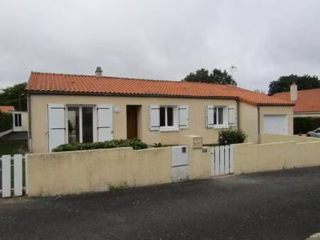 location maison à saint-laurent-sur-sèvre (85290) : à louer / 94m² saint-laurent-sur-sèvre