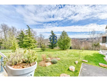 à vendre superbe t4 de 82 m² avec terrasse  piscine et double stationnement ? villefontain