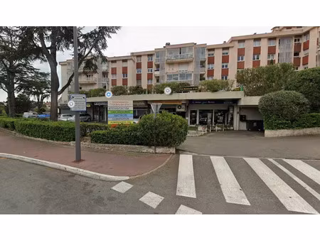 location locaux professionnels 39 m² à cannes (06400)  990 €