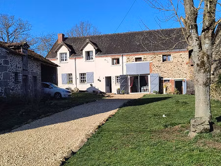 creuse - proche de boussac - maison comprenant 5/6 chambres et dépendances