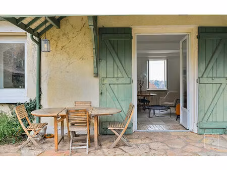 saint cyr au mont d'or   maison ancienne de charme de 214m² sur un terrain clos de murs de