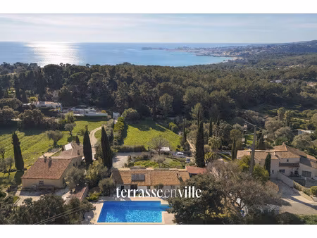 sanary- maison de plain - pied - piscine.