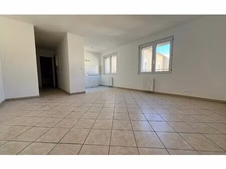 location appartement  m² t-2 à coulommiers  660 €