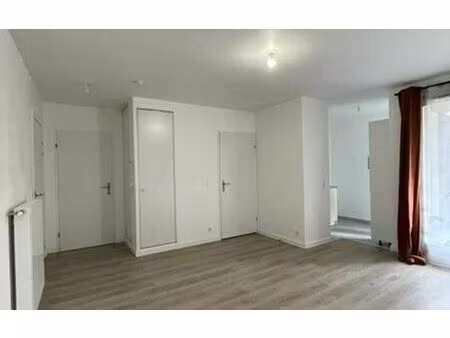 location appartement  m² t-1 à tremblay-en-france  890 €