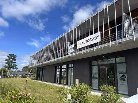 mérignac- proche thales - local en r+1 de 136 m2 avec statio