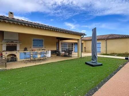 villa au calme 220m² + piscine + 6000m² terrain divisible  ollières 83470