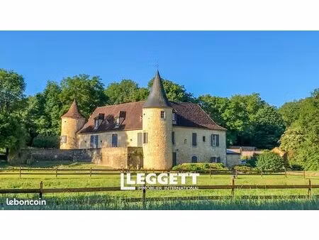 château 28 pièces 585 m²