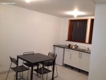 location studio meublé