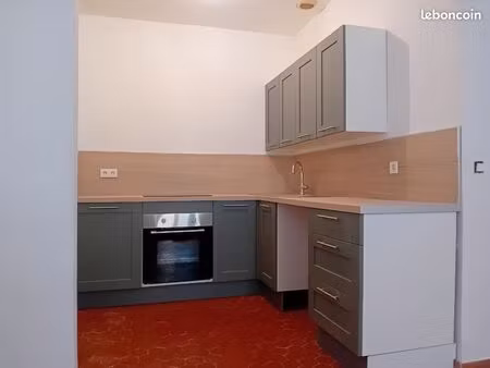 grand t2 46m2 proche commodités