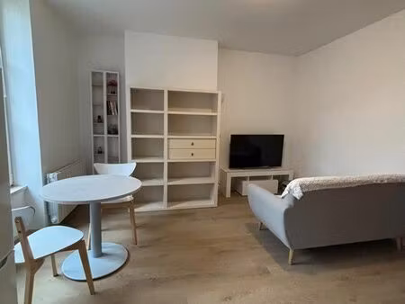 à louer – appartement meublé 35 m² – 440 / mois - dpe d – centre ville la ferté-macé