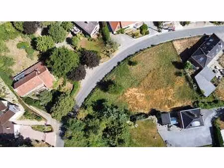 terrain à bâtir spacieux dans un quartier résidentiel