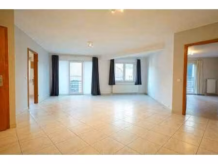 appart 2 ch. + cave (poss.parking) dans le centre de huy!