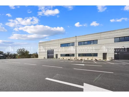 a louer: parc vosky center à la ciotat