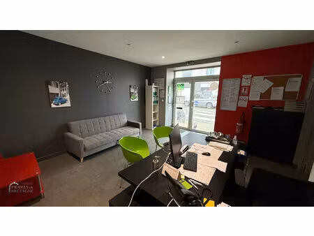 local commercial - 51 17 m2 - centre-ville de guilers