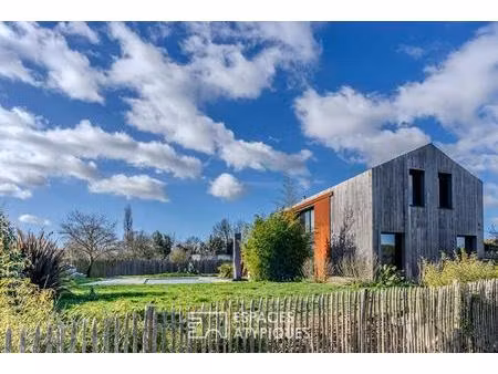 maison d'architecte entre lumière et design avec piscine
