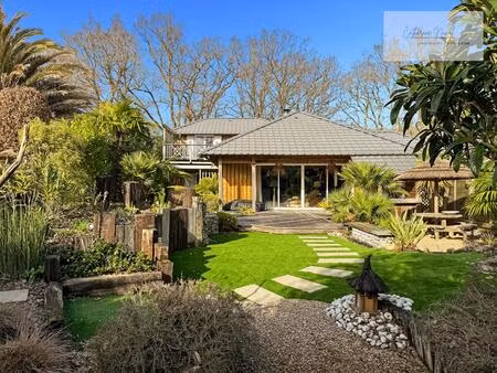 villa familiale 217 m2   jardin paysagé   au calme  proche commerces et plage