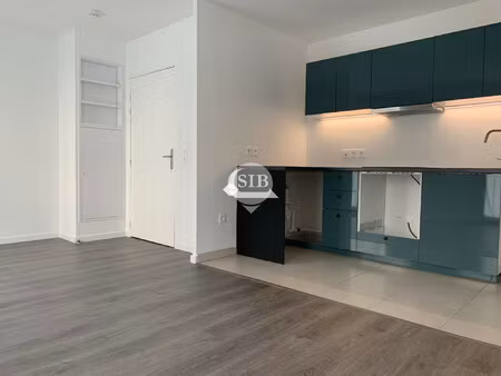 f2 avec parking - loyer 610 € + 175 €