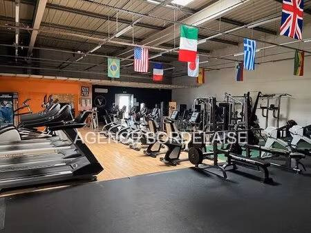 floirac  salle de sport d'environ 520m² avec parking.