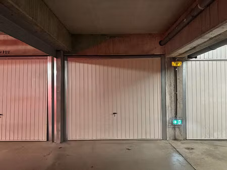 garage double fermé et sécurisé dans résidence quartier du drapeau à dijon