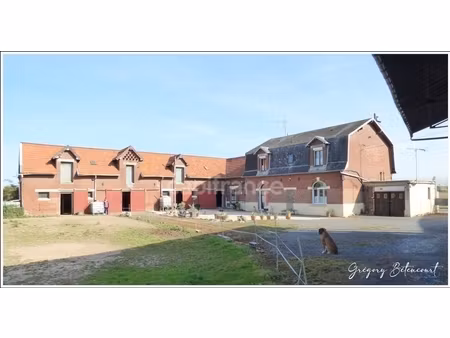 charmante ferme avec dépendances sur un terrain de plus de 4000 m2