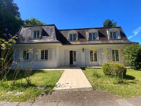 isle  grande maison de 260m² avec 6 chambres  garage double  jardin clos et sous-sol !