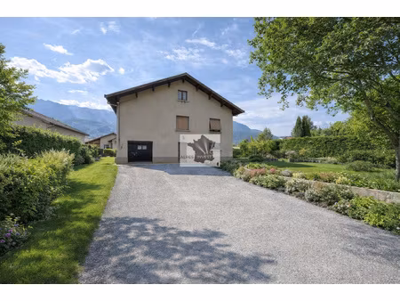 maison à fort potentiel avec garage double  cours  combles e