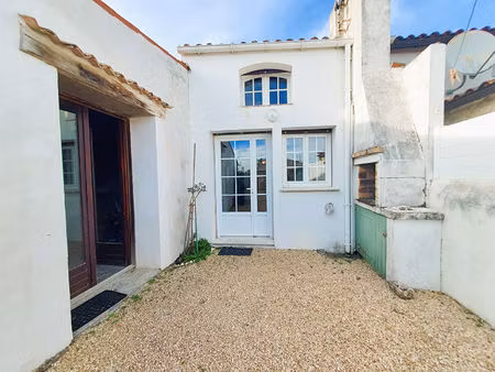 maison 92 m² + chai 31 m² à rafraîchir