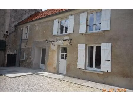 location maison  m² t-2 à le plessis-placy  850 €