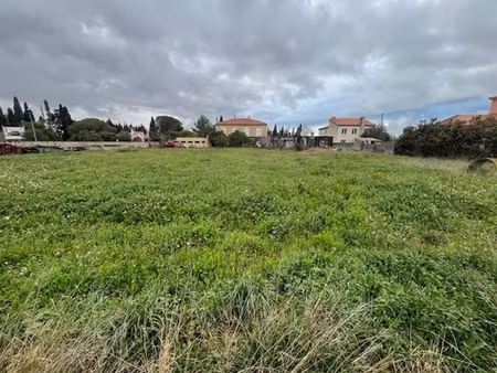 magnifique terrain de 700 m² très bien placé proche du centre de village libre constructeu