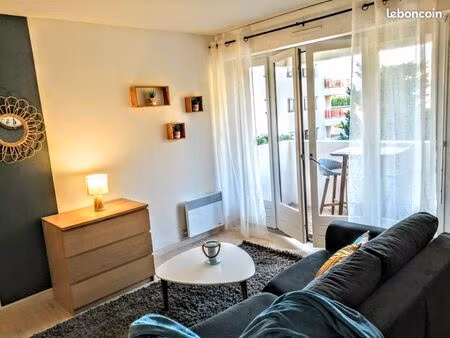 joli studio calme avec balcon