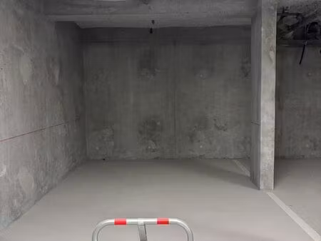 parking/box 16 m² thonon-les-bains