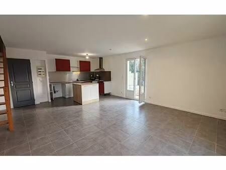 location maison  m² t-3 à agde  1 050 €