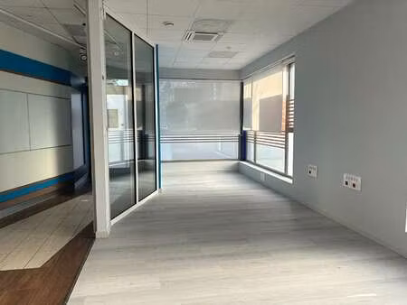 location bureaux et commerces à saint-brieuc (22000) : à louer / 89m² saint-brieuc